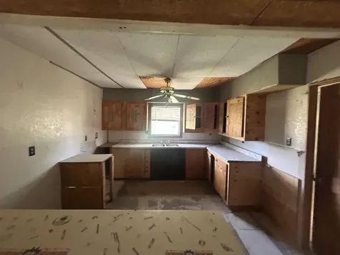 108 J Avenue Christine TX 78012