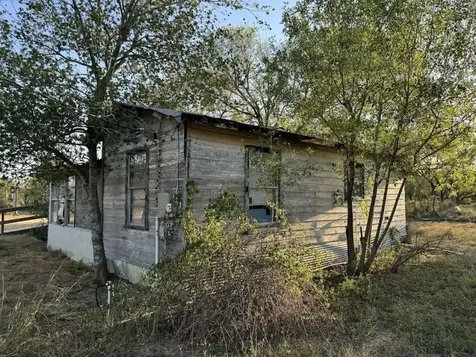 108 J Avenue Christine TX 78012
