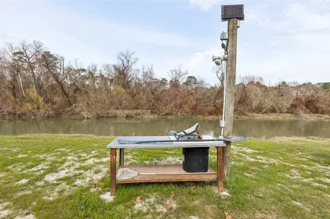 239 Fishermans Trail Huntsville TX 77320