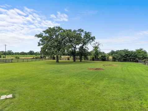 10040 Henley Cove Iola TX 77861