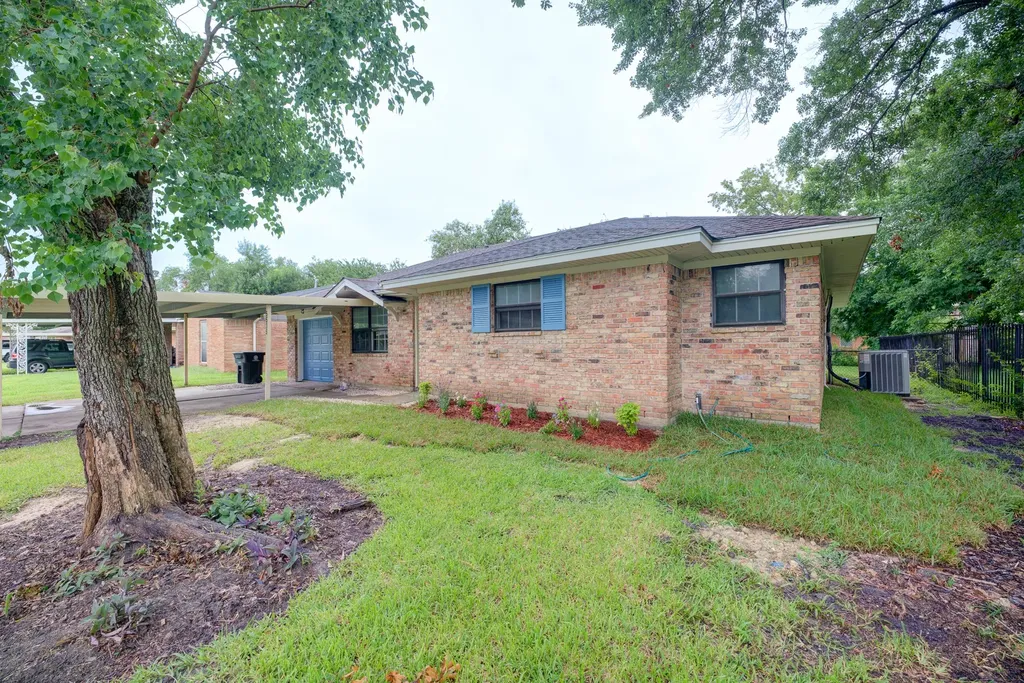 5535 Elm Springs Drive Houston TX 77048