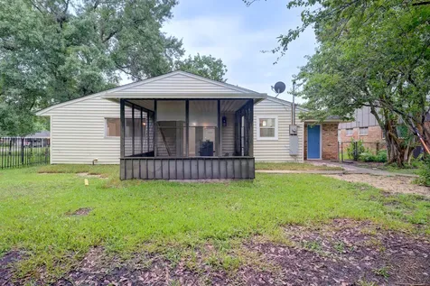 5535 Elm Springs Drive Houston TX 77048