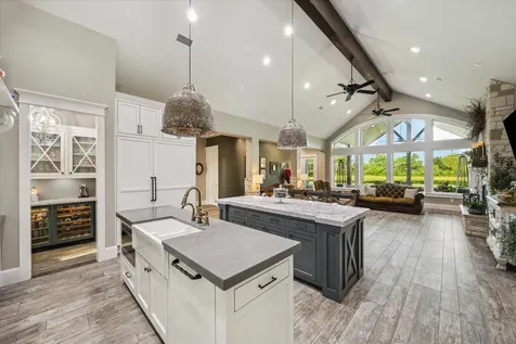 1255 Bronco Trail Angleton TX 77515