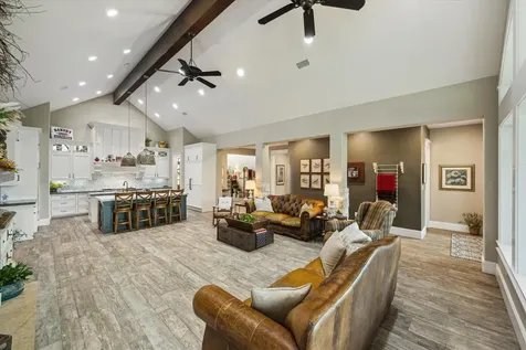 1255 Bronco Trail Angleton TX 77515