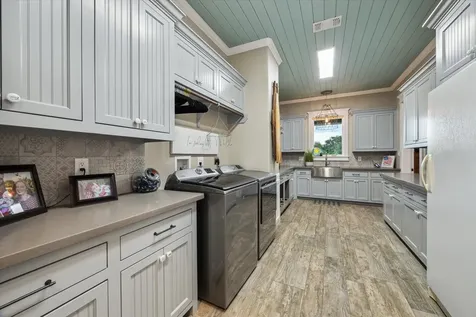 1255 Bronco Trail Angleton TX 77515