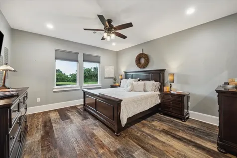 1255 Bronco Trail Angleton TX 77515