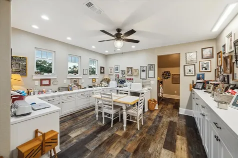 1255 Bronco Trail Angleton TX 77515