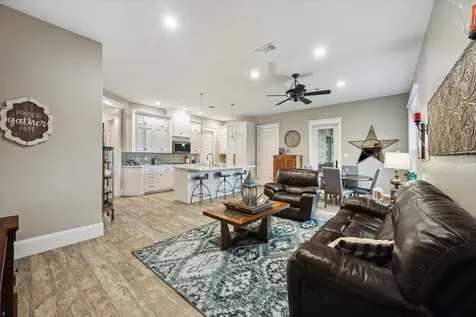 1255 Bronco Trail Angleton TX 77515