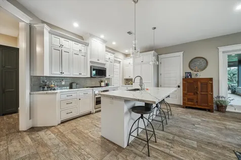 1255 Bronco Trail Angleton TX 77515