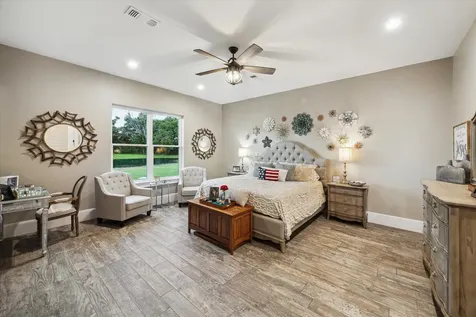 1255 Bronco Trail Angleton TX 77515