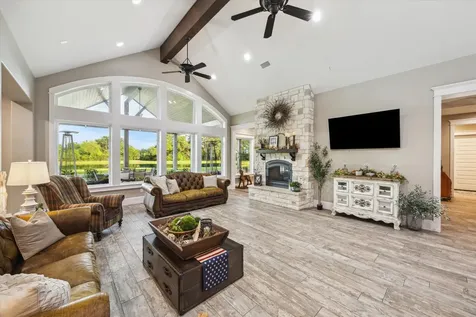 1255 Bronco Trail Angleton TX 77515
