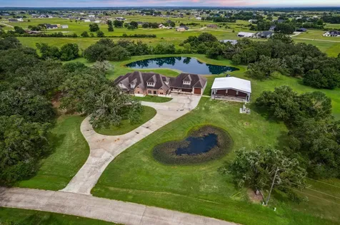1255 Bronco Trail Angleton TX 77515