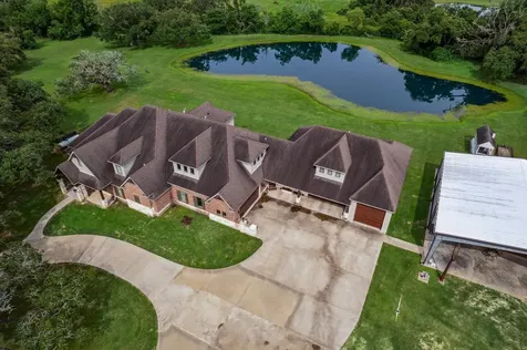 1255 Bronco Trail Angleton TX 77515