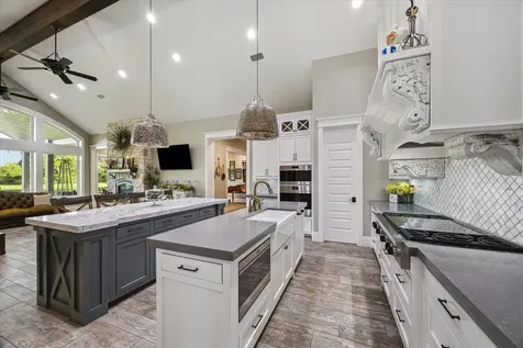 1255 Bronco Trail Angleton TX 77515