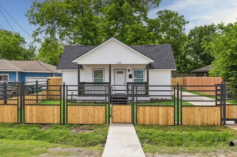428 Neyland Street Houston TX 77022