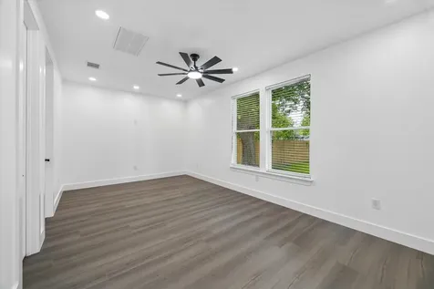 428 Neyland Street Houston TX 77022