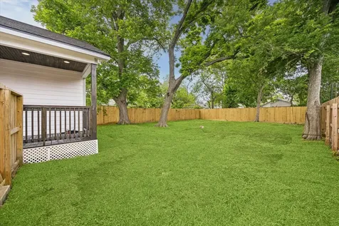 428 Neyland Street Houston TX 77022