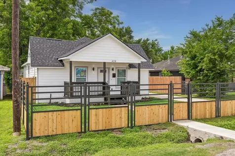 428 Neyland Street Houston TX 77022