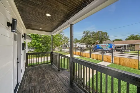 428 Neyland Street Houston TX 77022