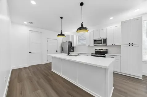 428 Neyland Street Houston TX 77022
