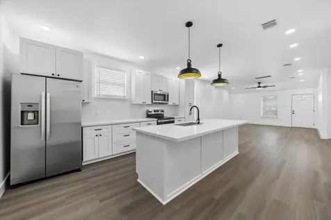 428 Neyland Street Houston TX 77022