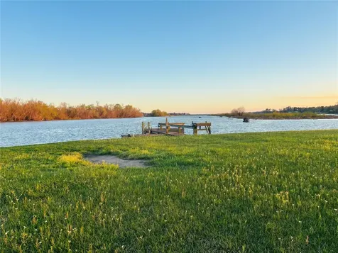 512 Laurel Cove W Onalaska TX 77360