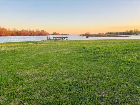 512 Laurel Cove W Onalaska TX 77360