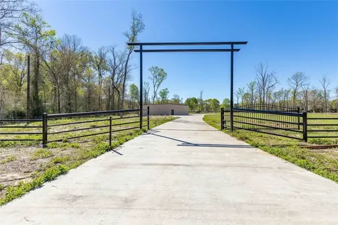 168 County Road 470 Dayton TX 77535