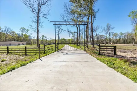 168 County Road 470 Dayton TX 77535