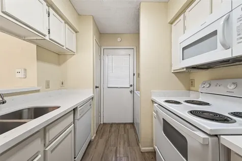 3100 Jeanetta Street 1004 Houston TX 77063