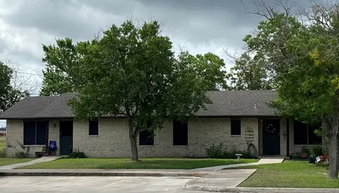 1200 Meadow Park Lockhart TX 78644
