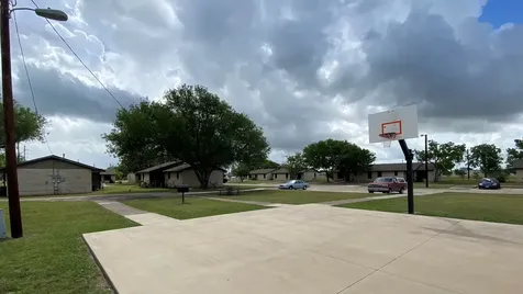 1200 Meadow Park Lockhart TX 78644
