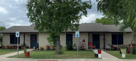 1200 Meadow Park Lockhart TX 78644