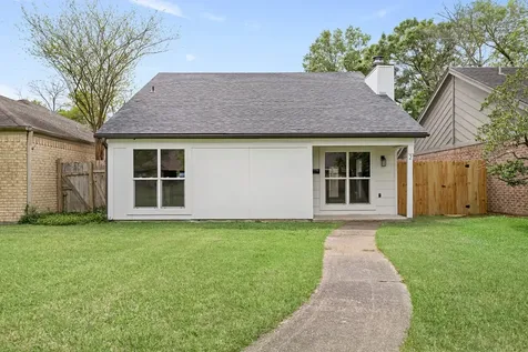 2 Sandelwood Trail Trail Beaumont TX 77706
