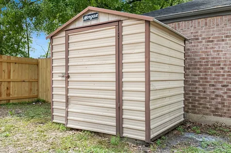 2 Sandelwood Trail Trail Beaumont TX 77706