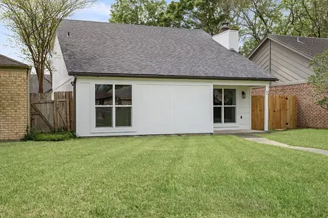 2 Sandelwood Trail Trail Beaumont TX 77706