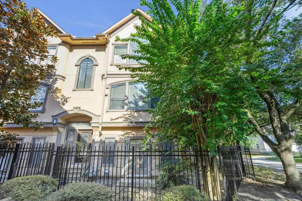 2422 Dorrington Street A Houston TX 77030