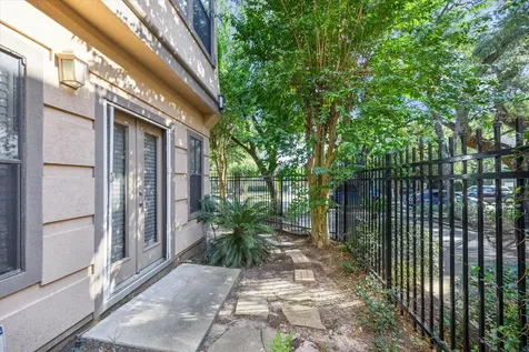 2422 Dorrington Street A Houston TX 77030