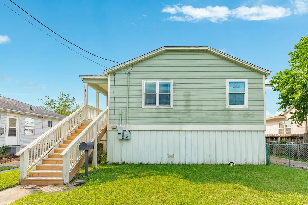5519 Menard Avenue Galveston TX 77551
