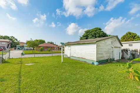 5519 Menard Avenue Galveston TX 77551