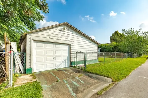 5519 Menard Avenue Galveston TX 77551
