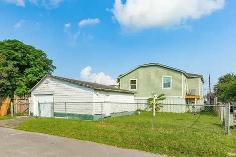 5519 Menard Avenue Galveston TX 77551