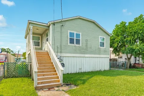 5519 Menard Avenue Galveston TX 77551