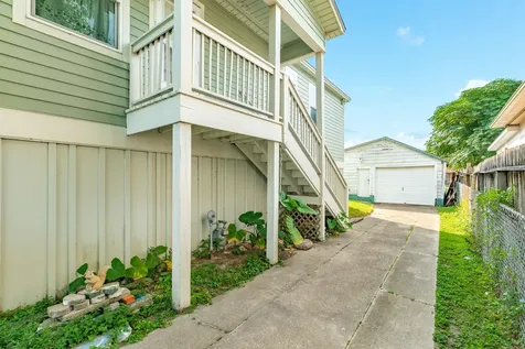 5519 Menard Avenue Galveston TX 77551