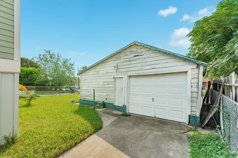 5519 Menard Avenue Galveston TX 77551