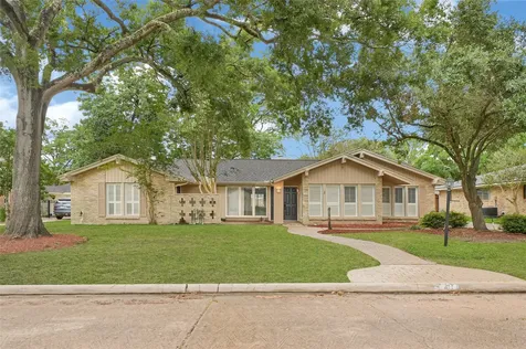 1418 Pirates Cove Houston TX 77058