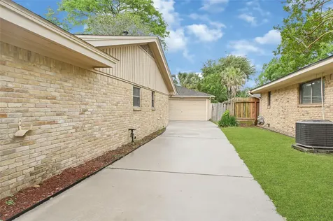 1418 Pirates Cove Houston TX 77058