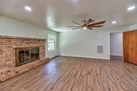 3003 Paul Knox Street Huntsville TX 77320