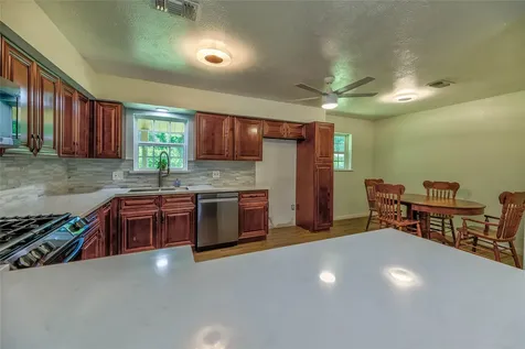 3003 Paul Knox Street Huntsville TX 77320