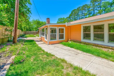 3003 Paul Knox Street Huntsville TX 77320